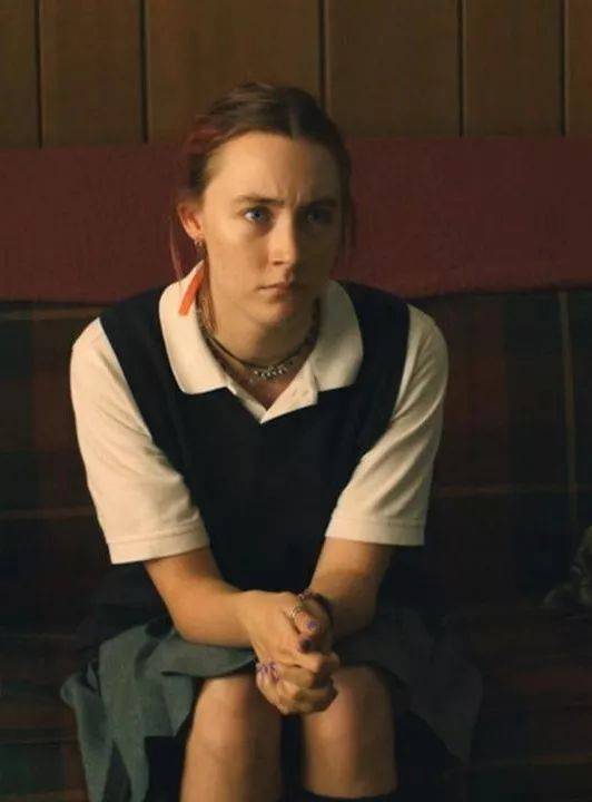 《伯德小姐》剧照  lady bird  - 西尔莎·罗南 大家看下图这位长着