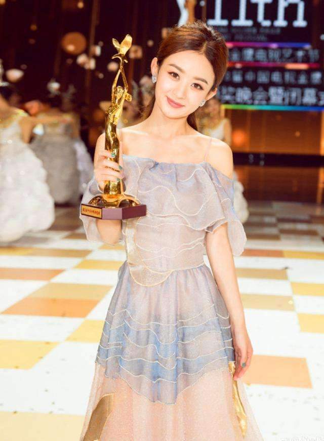杨幂赵丽颖卷入争视后风波,赵丽颖粉大骂杨幂:活在梦里的视后!