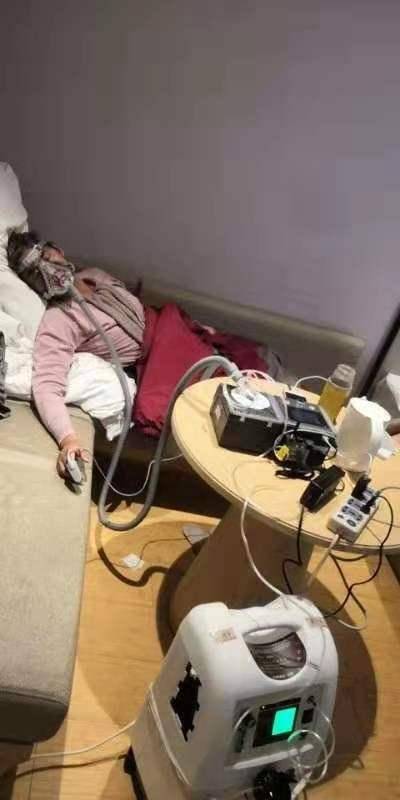 在武汉的全市大转移中,有很多病人被送往各处医院,然而也有被"留下"