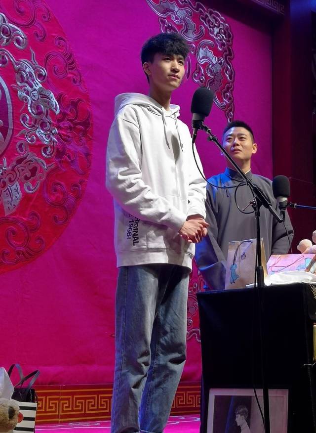 德云社的高瘦"长颈鹿"高筱贝,与搭档候筱楼一同拜师栾云平