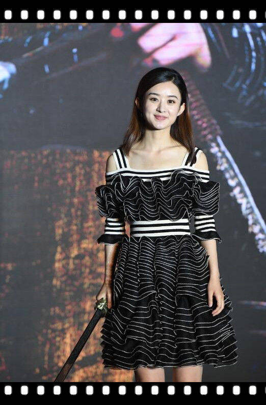 原创赵丽颖年后胖3斤?腿脸胖一圈?黑色连衣裙显气质 网友:丰满了