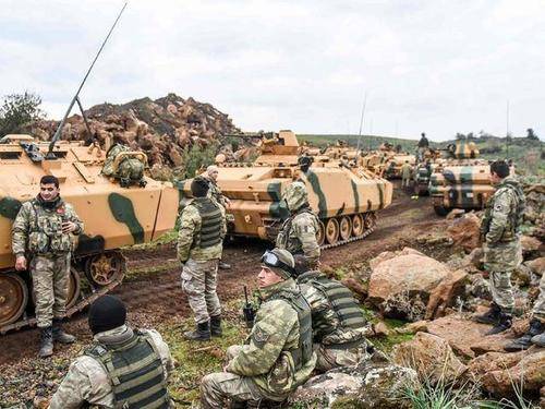 叙利亚精锐部队老虎师攻下叙利亚发政府军军火库,缴获