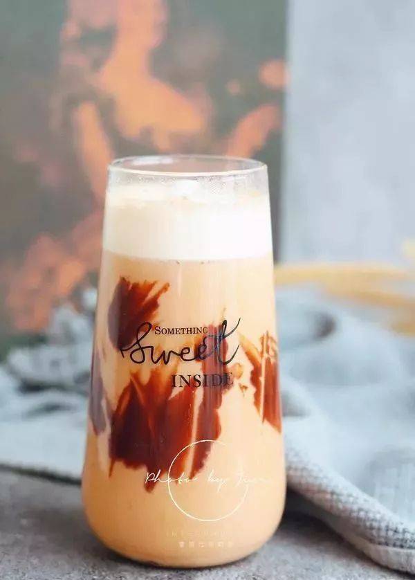 还在排队买网红奶茶?教你自制 万能的海盐芝士奶盖,秒杀一众奶茶店