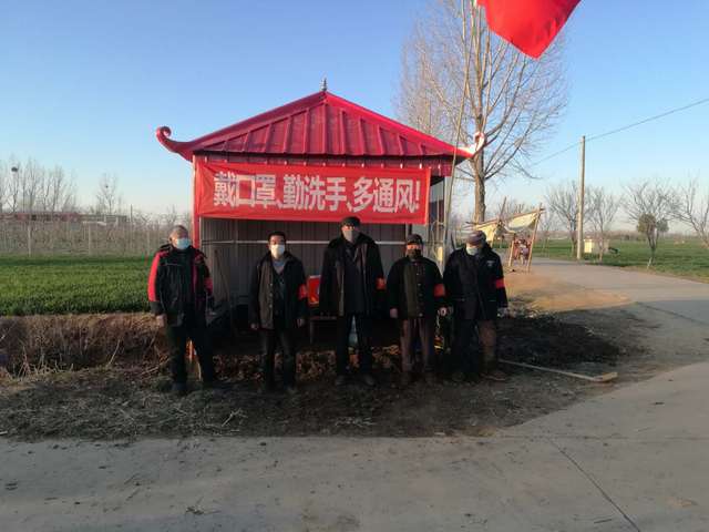 西平县师灵镇夏王村村民杨杰捐款搭建值守棚力助防疫一线