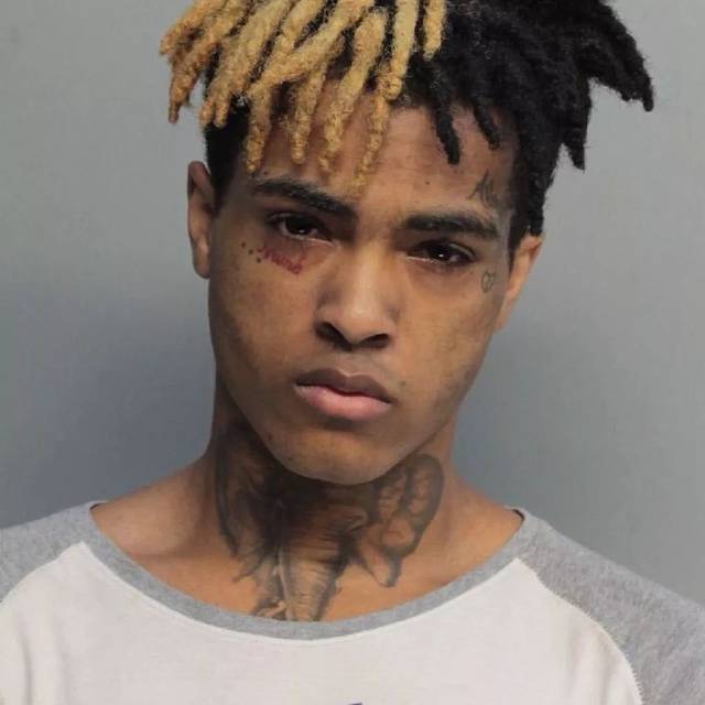 图片:rolling stone xxxtentacion 去世后,网上甚至出现了同款纹身贴