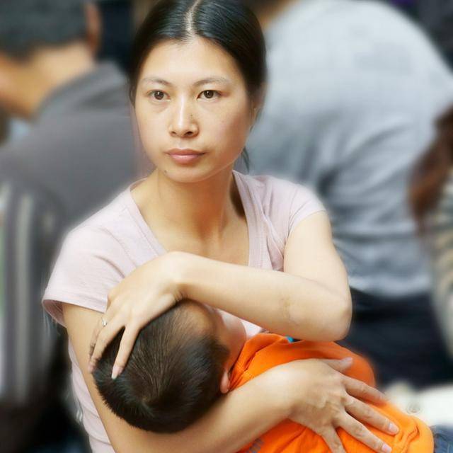 原创宝宝睡觉要抱着,只要放下就开始哭闹,原因是你没做好这些事情