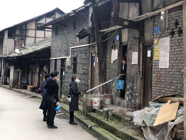 战疫情·渝北|石船镇渝长社区织密单体楼疫情防控网