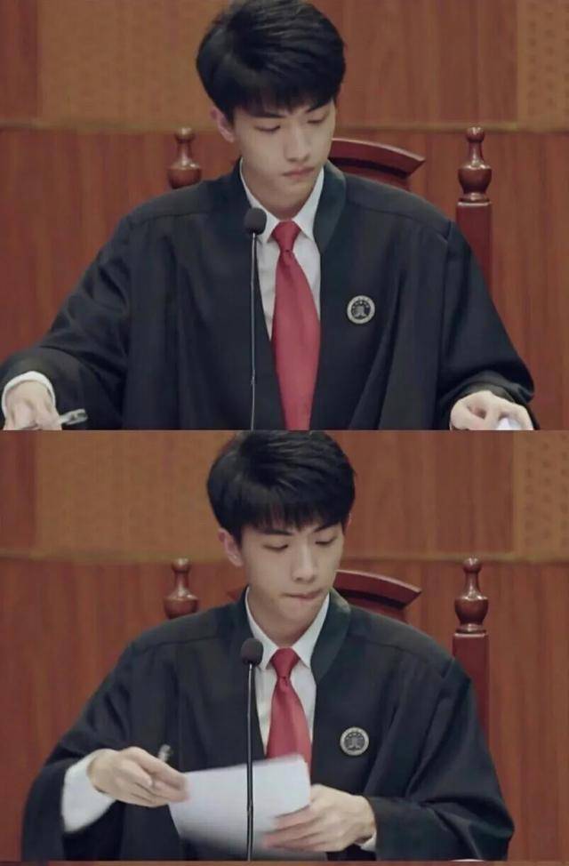 小李晨和薛俊杰早就有女朋友了,薛俊杰穿律师战袍如此帅气.