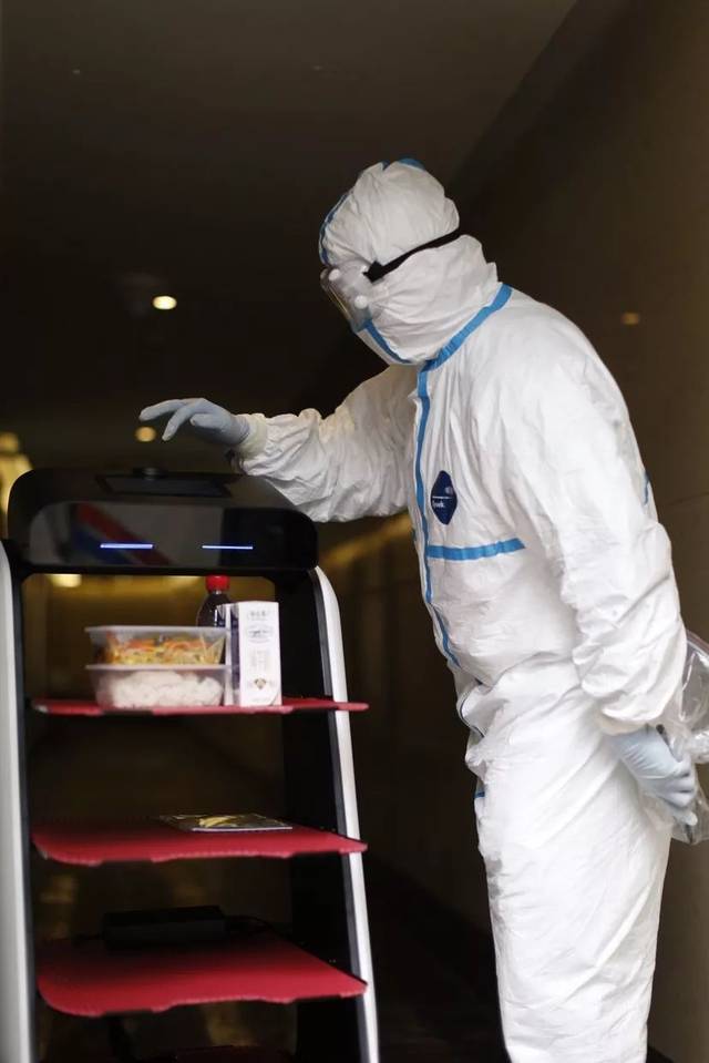 走进广州新冠肺炎密接者隔离区 酒店老板:怕,但相信科学防疾
