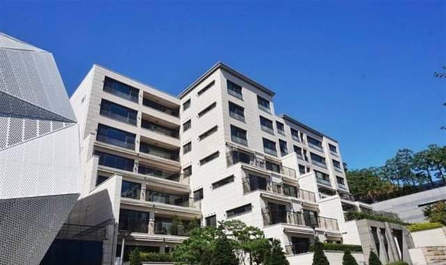 据报道称,苏志燮买下的是韩国最贵公寓之一"汉南thehill"别墅,以61亿