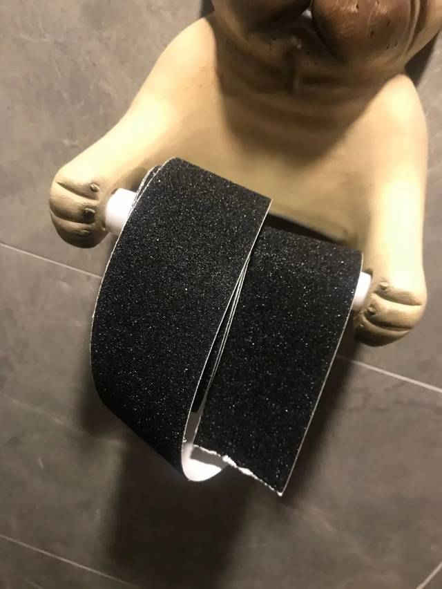今日神图 只有娘炮才拿卫生纸擦屁股!真男人都用