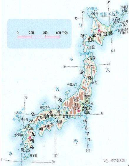 平原则主要分布于沿海,关东平原是日本最大的平原,东京,横滨,筑波就都