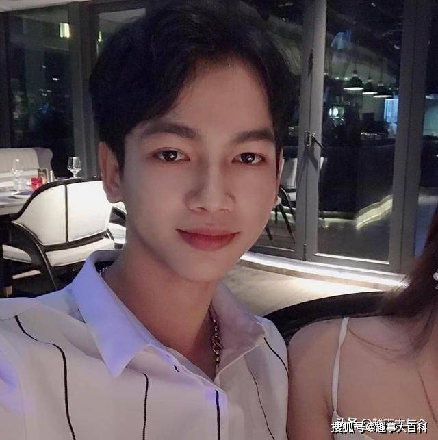 越南帅哥警察在网络走红,超高颜值犹如中国明星,人气越来越高!