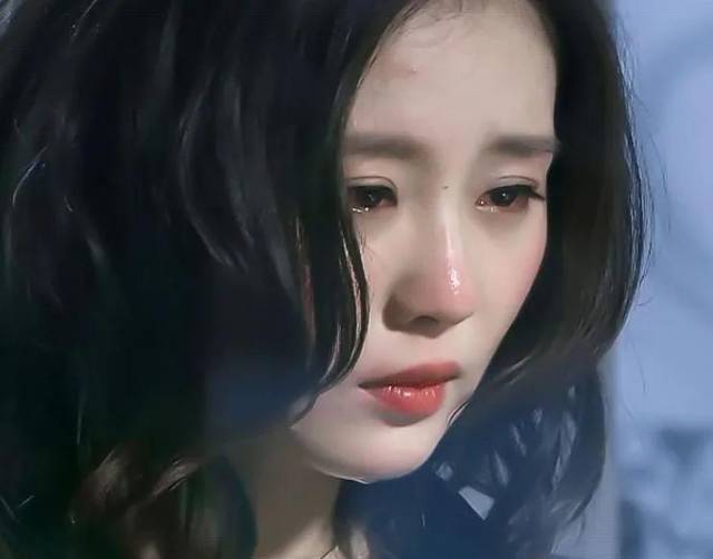 同是女星落泪瞬间:郑爽清纯,鞠婧祎心疼,而她仙女落泪