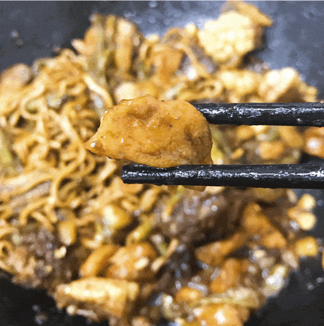 但我这人胃口好,不挑食 看在他天天为我和孩子 做饭的份儿上 我就都忍