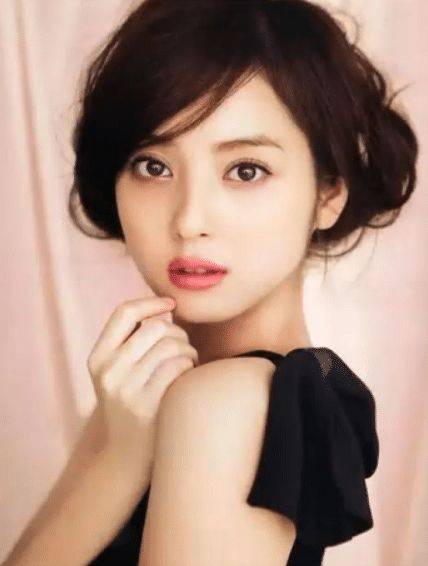 她是日本"演技最差的女演员",因为一张漂亮脸蛋,成为国际巨星