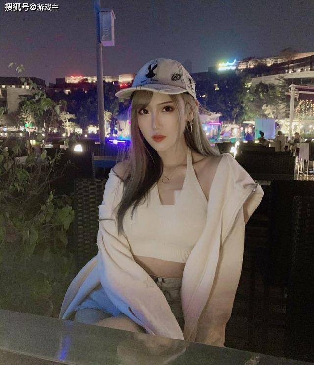 主播腐团儿晒美照笑起来真好看像极了大学学姐