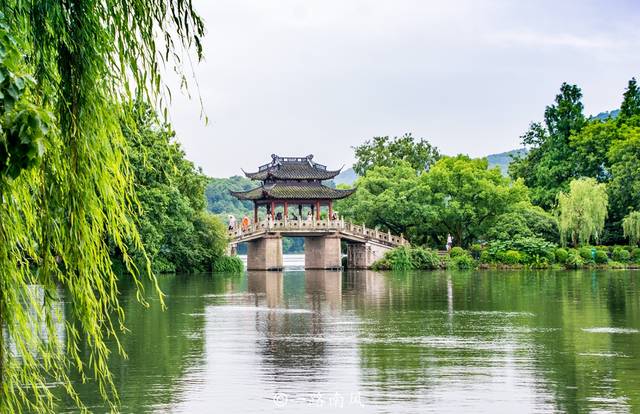 重新开放后,5100人涌入杭州西湖,这个免费5a景区魅力依旧