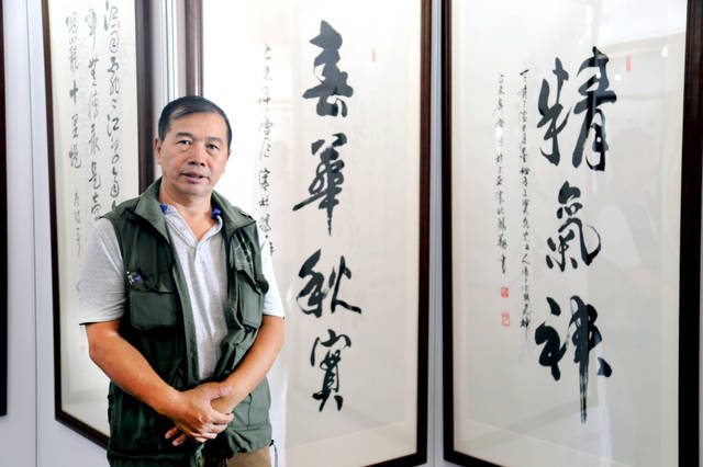 吕鹏,哈尔滨市书画研究会副会长,副秘书长兼《书画报》责任编辑,中国