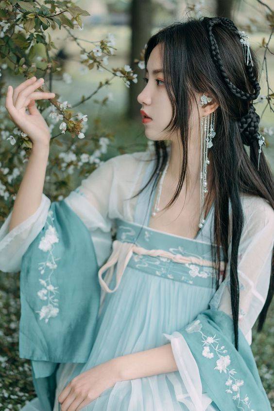 原创十二星座女专属古装:双鱼飘逸,水瓶暖人,射手让人敬畏