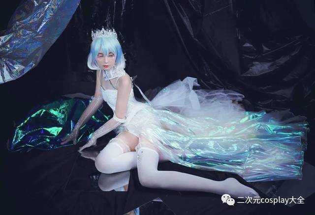 问:后来是什么机会让你接触cos,喜欢上cosplay的呢?