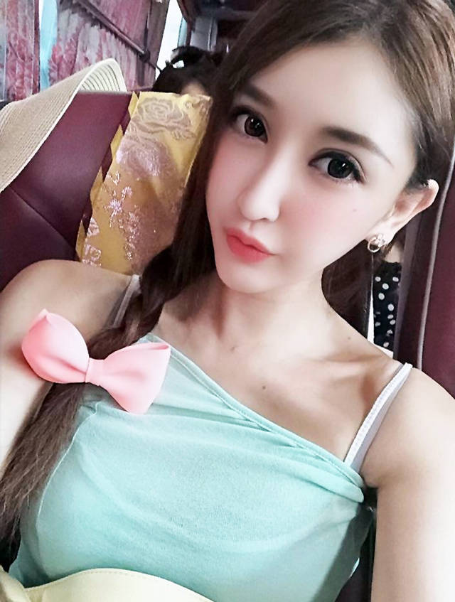 明星360台湾超美展场模特哈霓萱逆天长腿陆上美人鱼