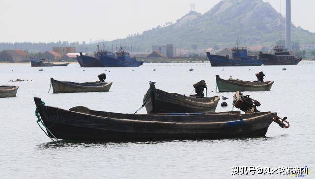 胶东海边小渔村,住大炕去赶海吃海鲜,海草房带你走进童话世界