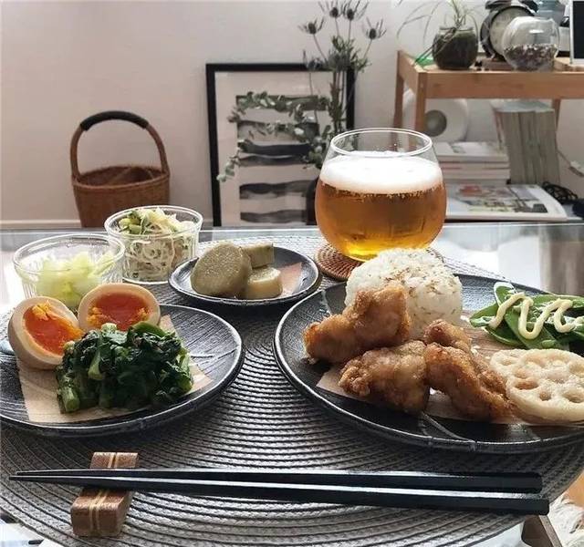 小姐姐晒22平米单身公寓生活…一个人在异乡也可以好好吃饭好好过!