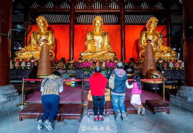 广州北京路步行街隐藏免费古寺,三尊大佛重30吨,游客并不多