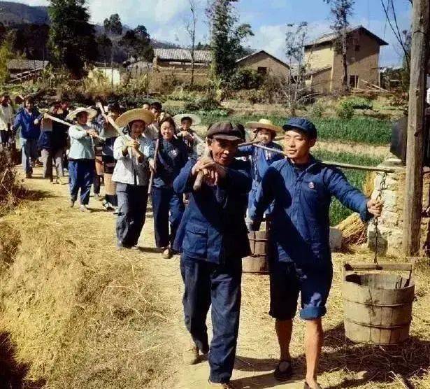 1971年中国农村真实老照片:你还记得70年代农村的样子