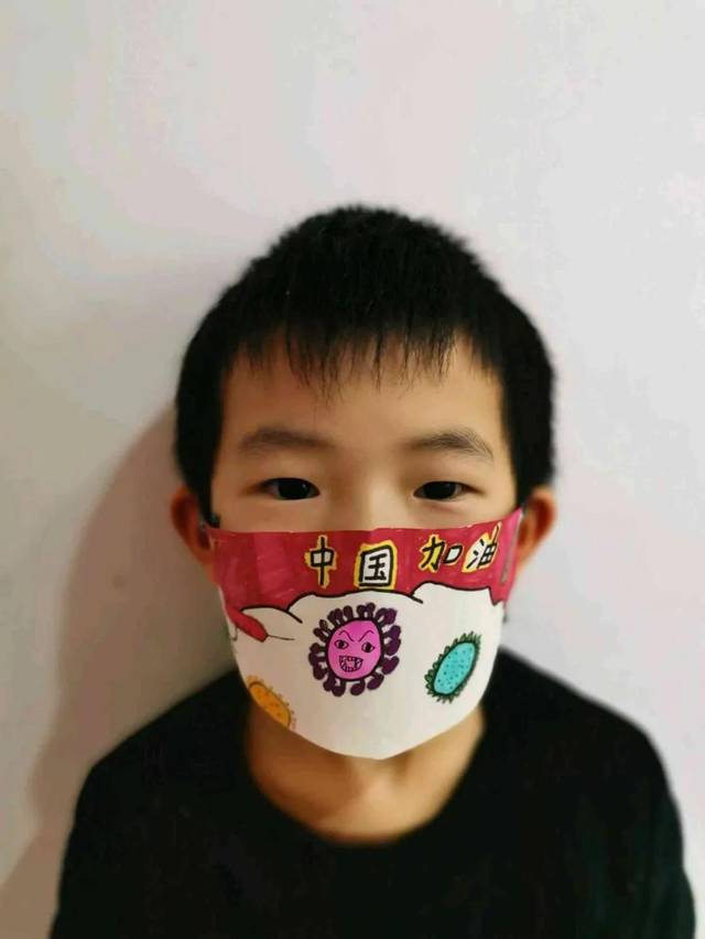 西川汇学子手绘口罩,用创意为抗疫