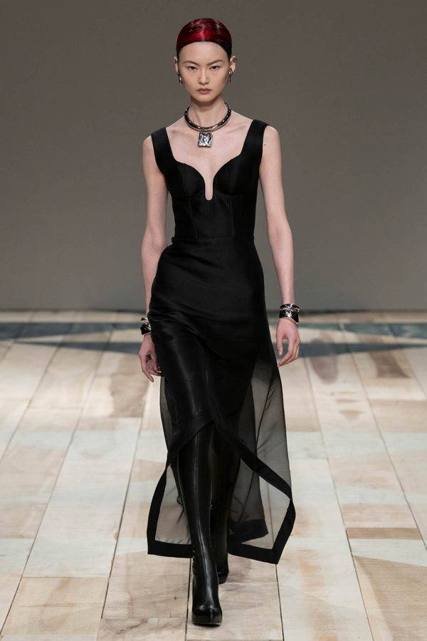 alexander mcqueen 2020年秋冬系列女装时装秀