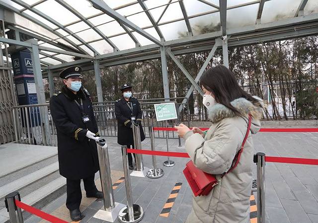 地铁沙河站,天通苑站试点早高峰预约进站|组图