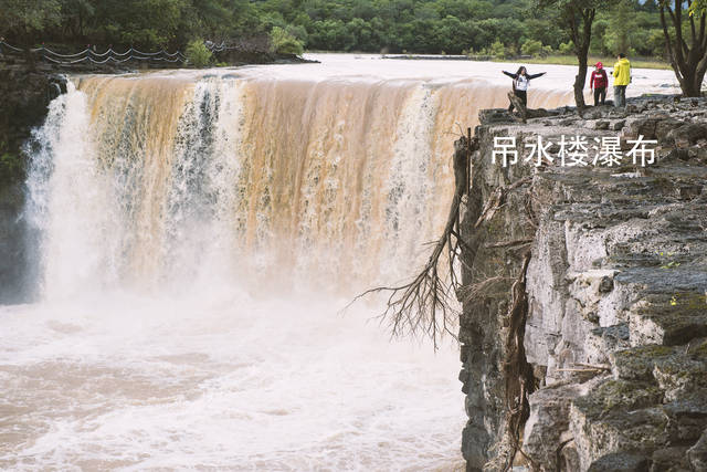 狄焕然每天的跳水地点就是在镜泊湖吊水楼瀑布.