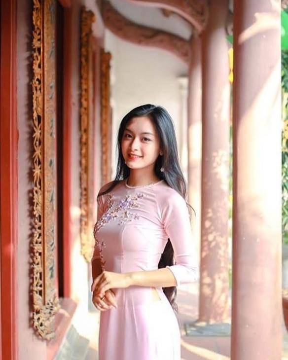 想和她谈恋爱!越南清纯长腿正妹 sophie 美照赏