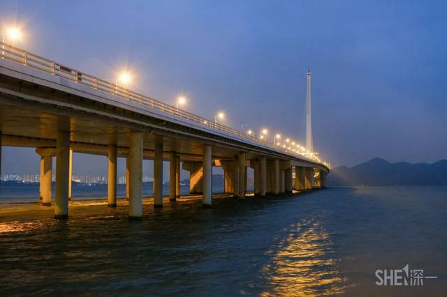 与香港特别行政区元朗区的跨海大桥 深圳湾大桥北起深圳市深圳湾口岸