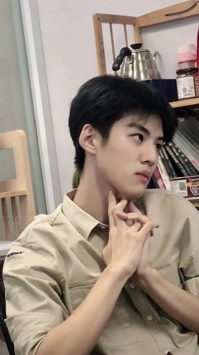 "冒死偷拍的素人帅哥合集.啊啊啊啊我可以!