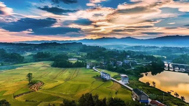 "渝东名山"宝鼎山,市级风景名胜区"明月山风景区.