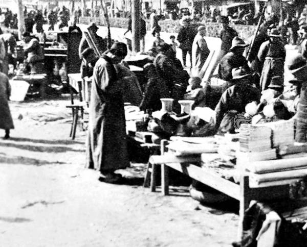 1938年杀戮过后的南京:日本人忙着亲日教育 街头上重新摆摊设点