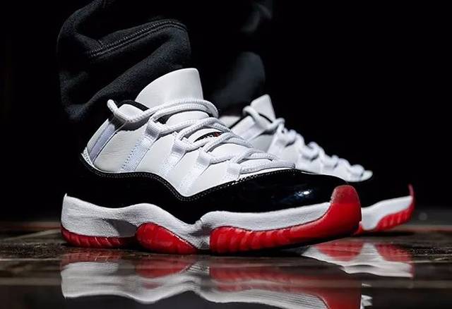 aj11 low 最具代表性的黑红 bred 与康扣 concord 融为一体!