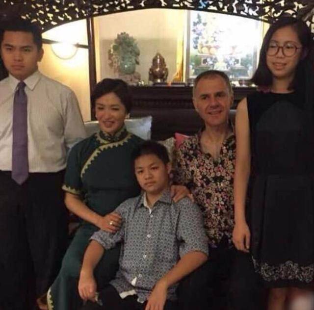 原创为了3个收养的孩子,金星和德国老公离婚又复婚,背后故事很暖心