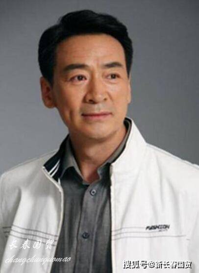 生活中的寇振海结过两次婚.