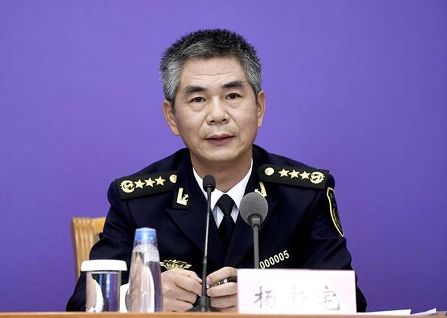 海关总署政策法规司司长王军回答记者提问.