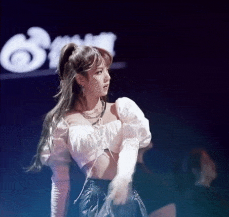 lisa离开韩式滤镜后的身材翻车了?