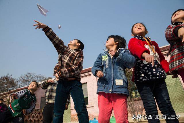如果让你孩子穿越到六十年代的农村小学去读书,你愿意