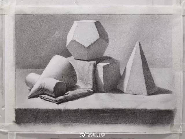 (辅助工具:纸巾,擦笔) 图为三角形构图 注意左右,上紧下松的关系 最终