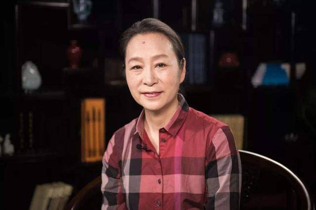 奚美娟再次怀孕的时候已经39岁了,由于第一次惨痛的教训,这一次她