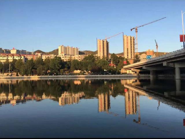 山水相融,交相辉映的城区美丽夜景 城管局井陉县城管局县城县城管局