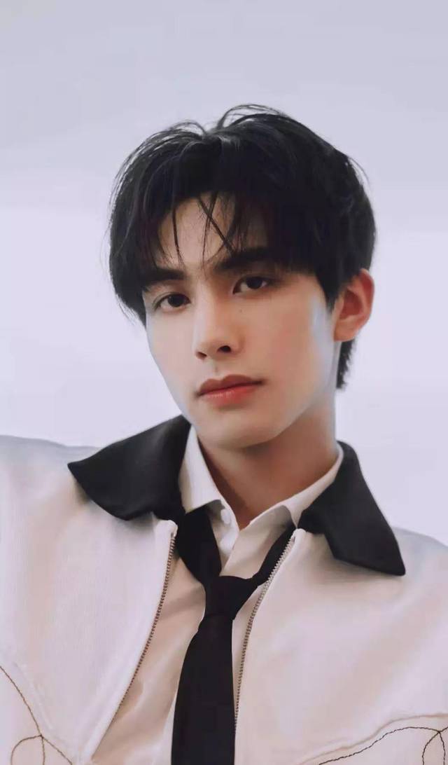 反差感男博主 9bfc3446ded348ff8fcbff3256b14555.jpeg