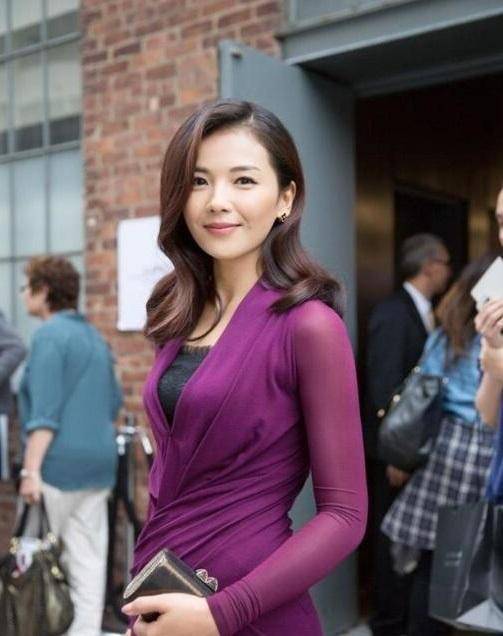 刘涛身穿紫色紧身裙,丰腴身材妩媚动人,网友:真是太美